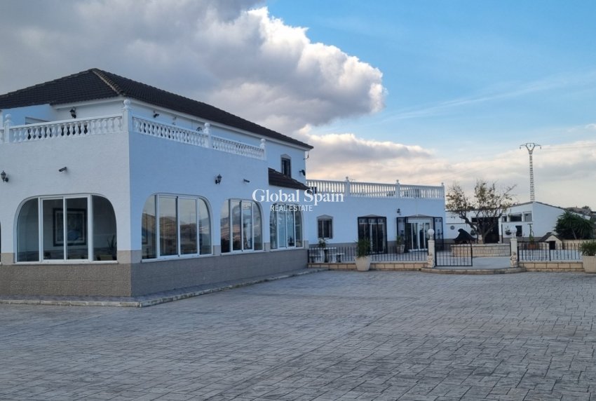 Wederverkoop - VILLA -
HONDÓN DE LOS FRAILES - Inland