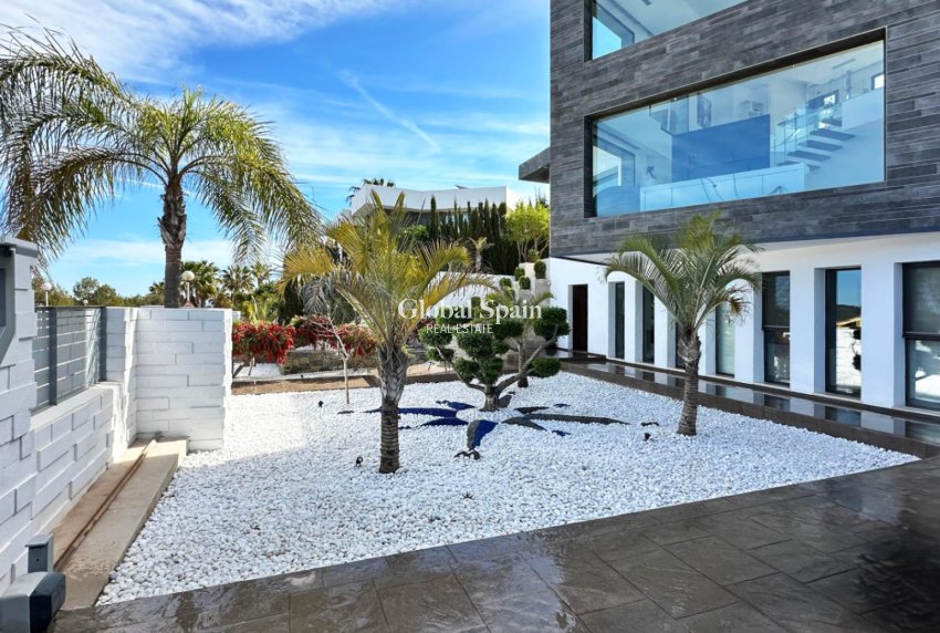 Wederverkoop - VILLA -
JÁVEA - Costa Blanca