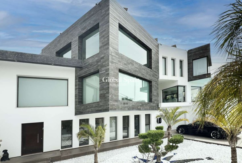 Wederverkoop - VILLA -
JÁVEA - Costa Blanca