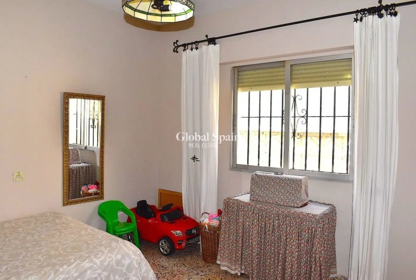 Wederverkoop - VILLA -
L'ALBIR - center