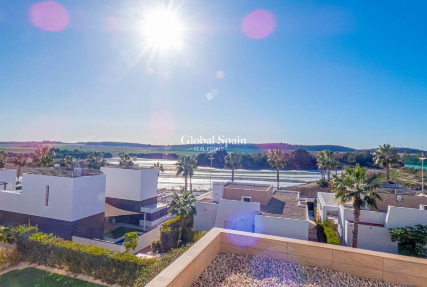 Wederverkoop - VILLA -
LA FINCA GOLF - Algorfa