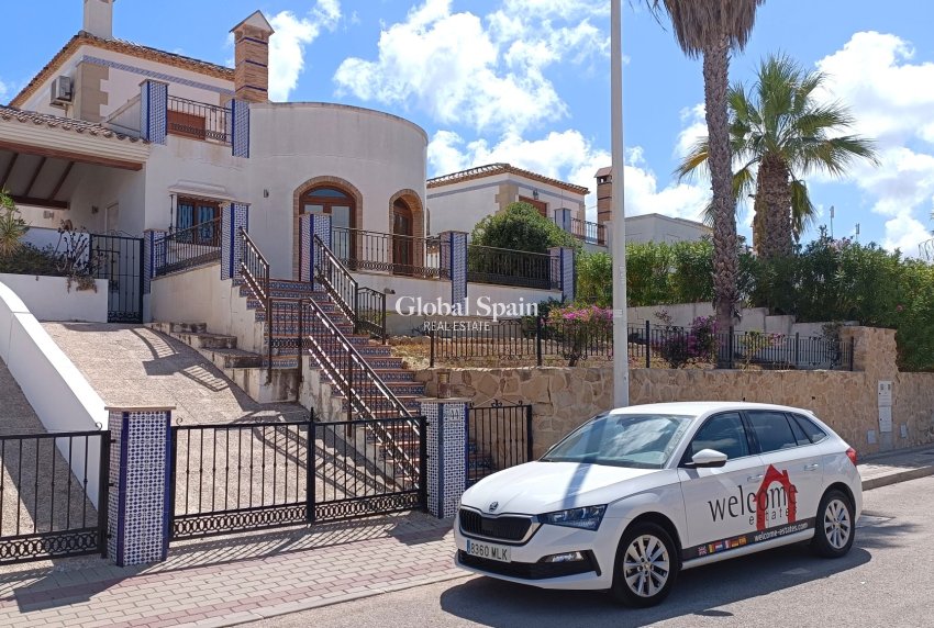 Wederverkoop - VILLA -
LA FINCA GOLF - Algorfa