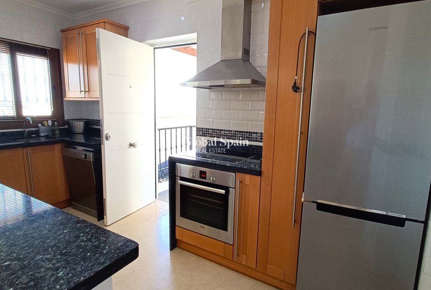 Wederverkoop - VILLA -
LA FINCA GOLF - Algorfa