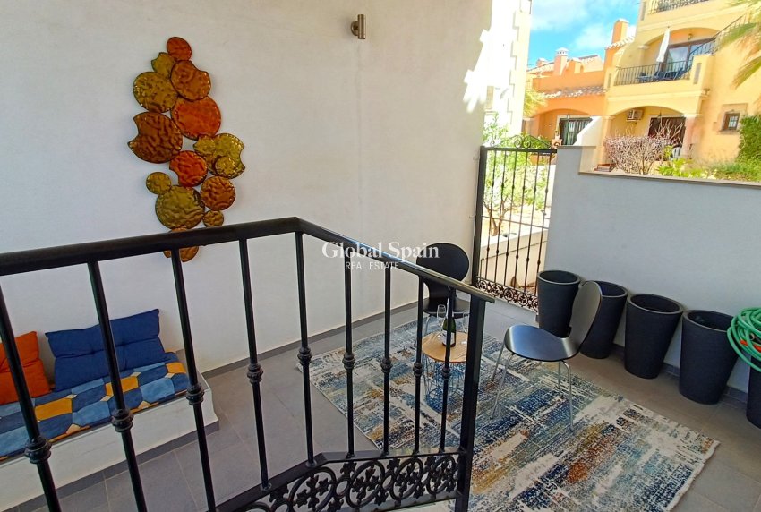 Wederverkoop - VILLA -
LA FINCA GOLF - Algorfa