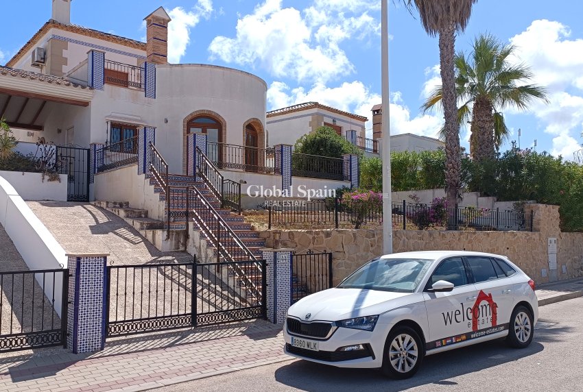 Wederverkoop - VILLA -
LA FINCA GOLF - Algorfa