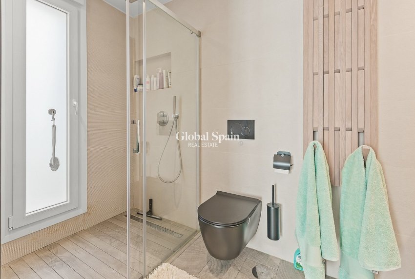 Wederverkoop - VILLA -
LA FINCA GOLF - Inland