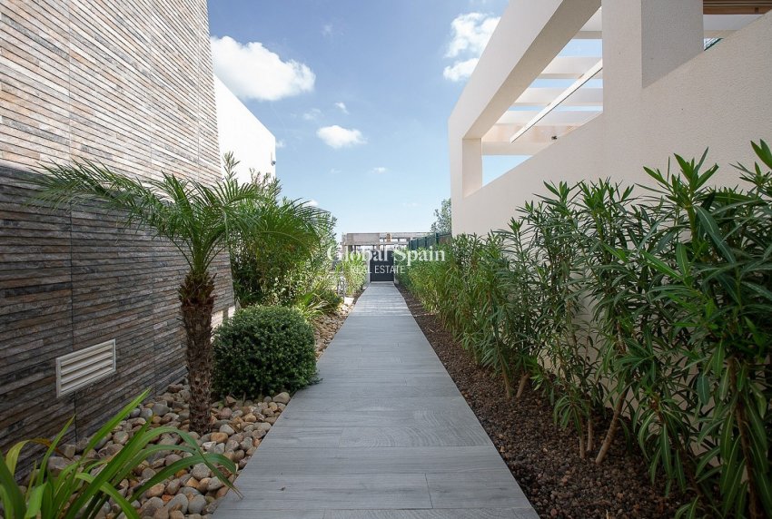 Wederverkoop - VILLA -
LA FINCA GOLF - Inland