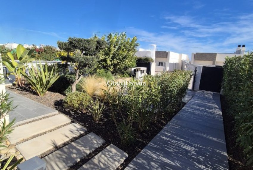 Wederverkoop - VILLA -
LA FINCA GOLF - Inland
