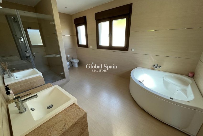 Wederverkoop - VILLA -
LA MANGA DEL MAR MENOR - Costa Calida