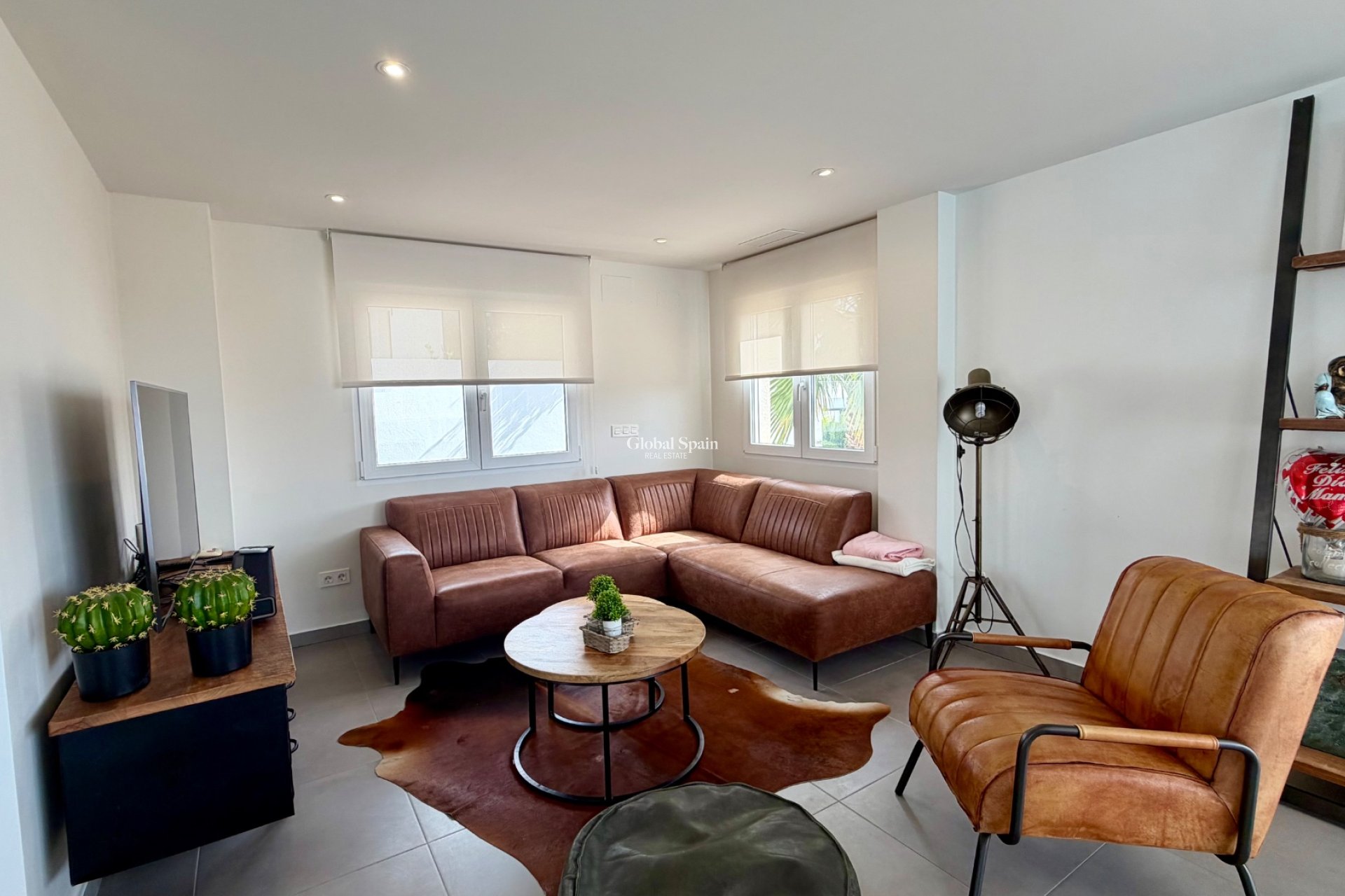 Wederverkoop - VILLA -
LA MARINA - La Marina