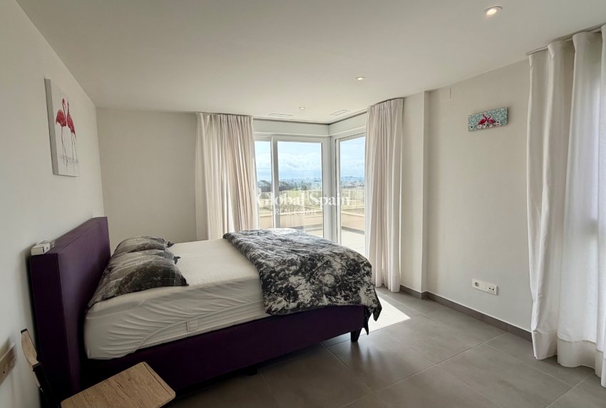 Wederverkoop - VILLA -
LA MARINA - La Marina