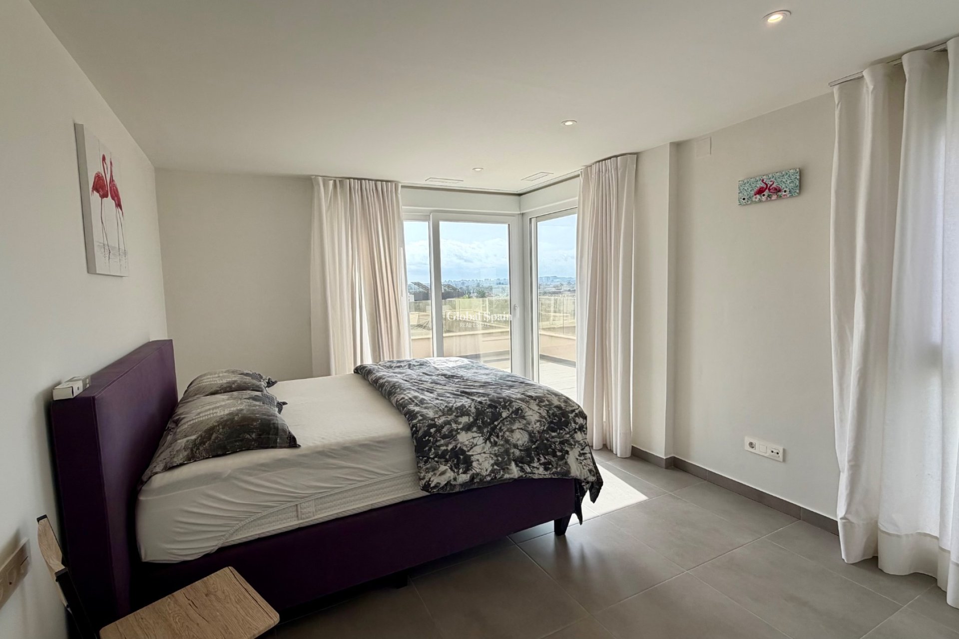 Wederverkoop - VILLA -
LA MARINA - La Marina