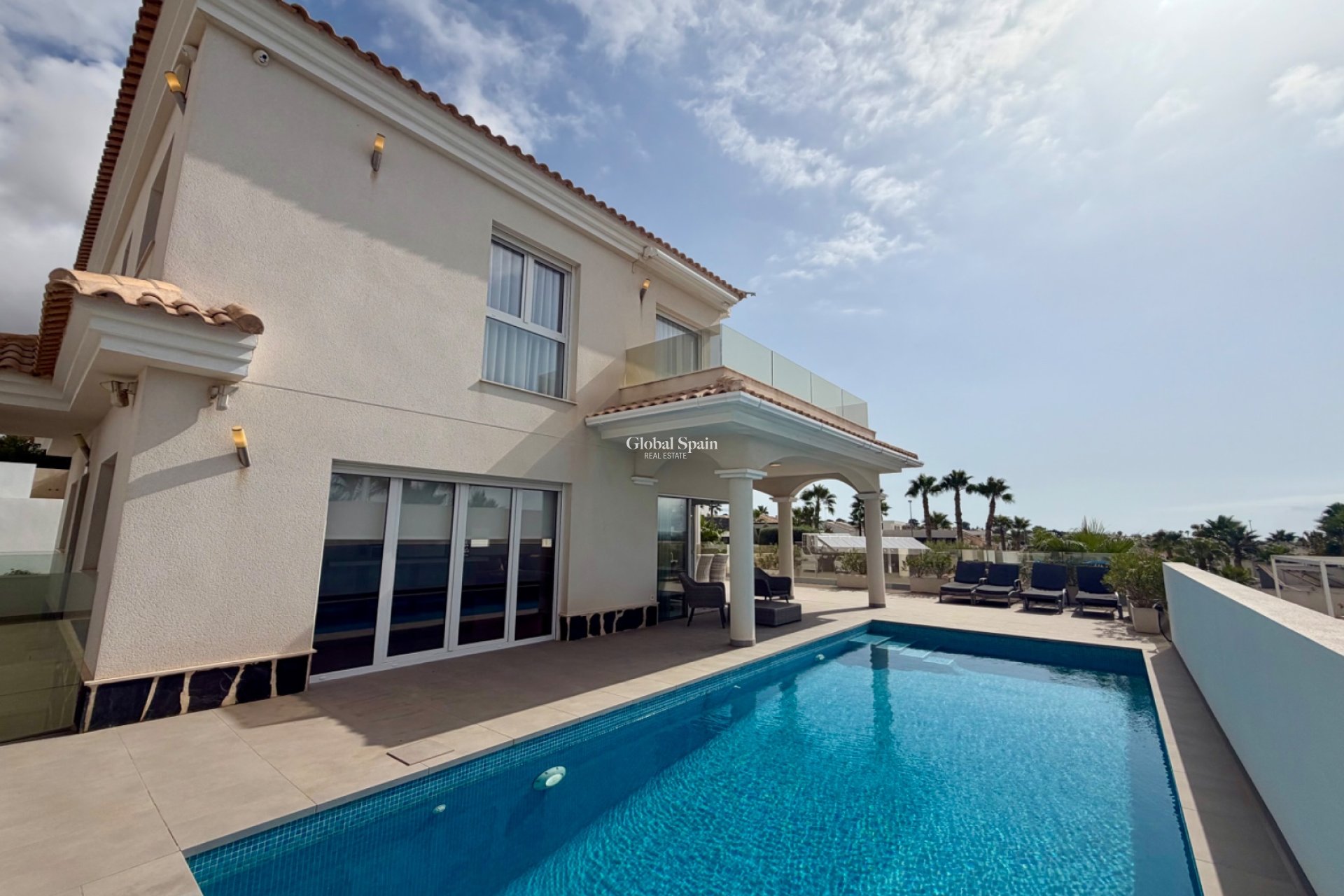 Wederverkoop - VILLA -
LA MARINA - La Marina