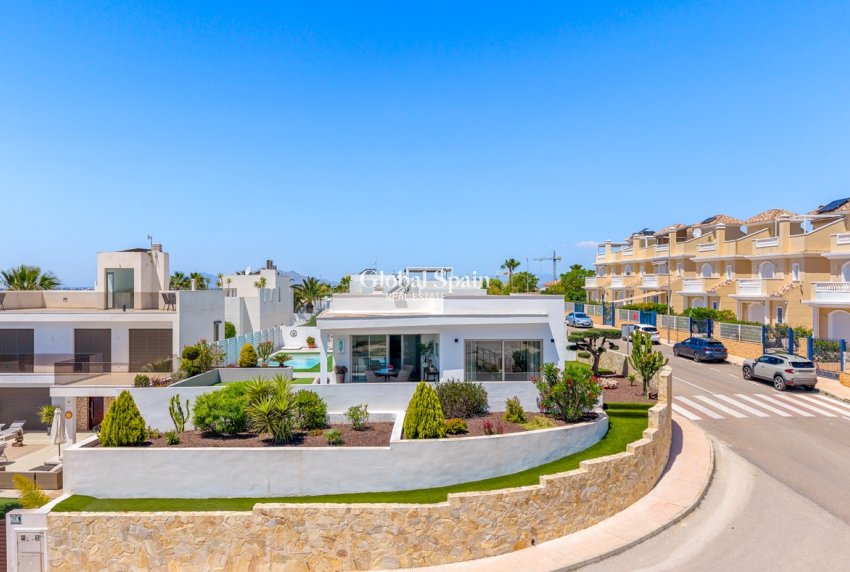 Wederverkoop - VILLA -
LA MARINA