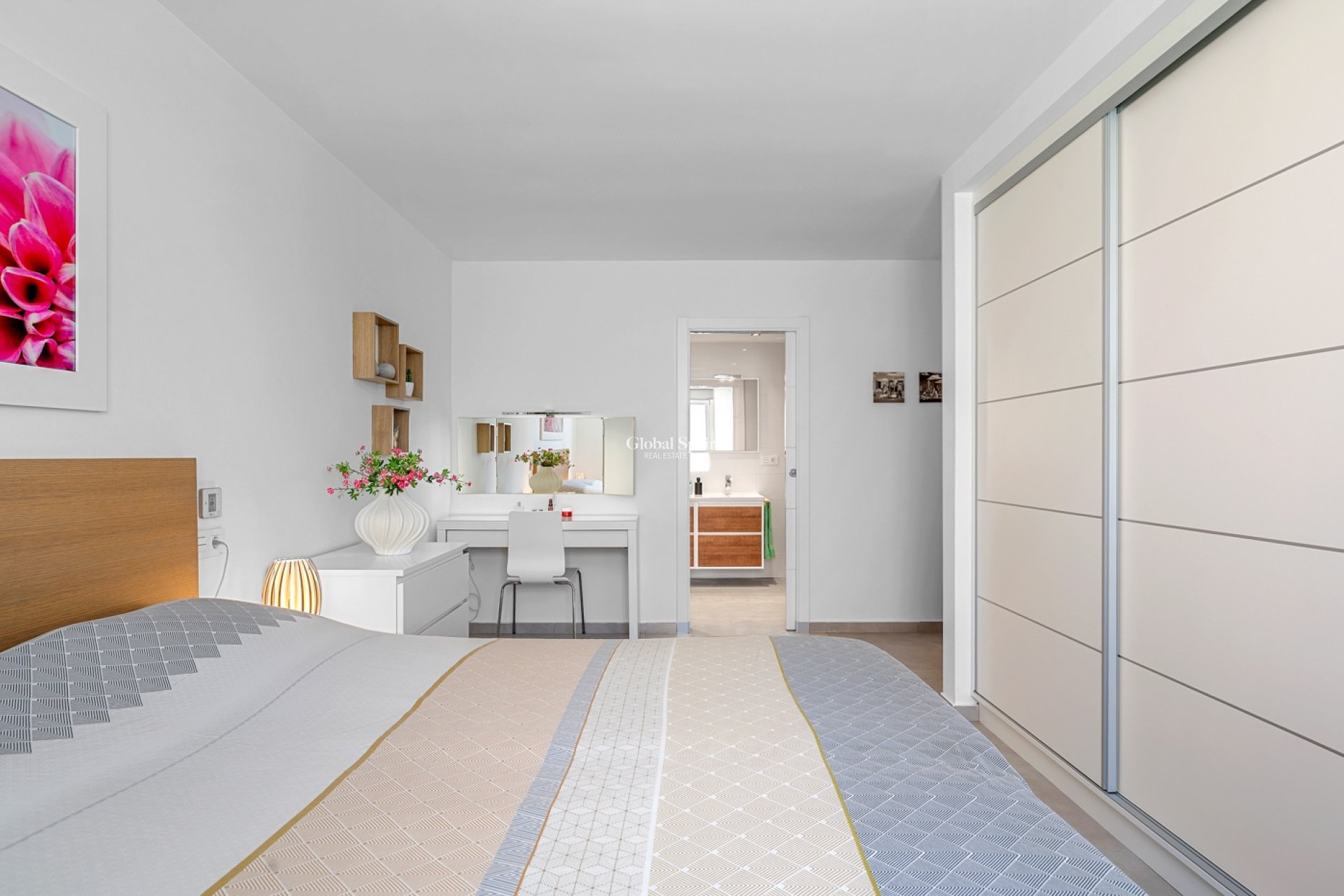Wederverkoop - VILLA -
LA MARINA