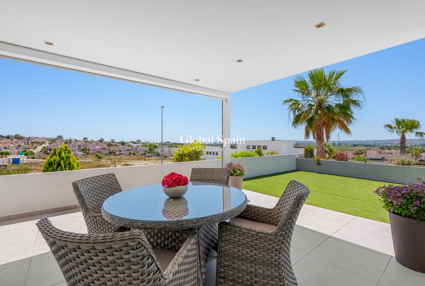Wederverkoop - VILLA -
LA MARINA