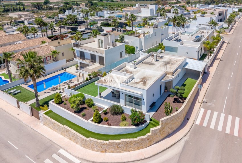 Wederverkoop - VILLA -
LA MARINA