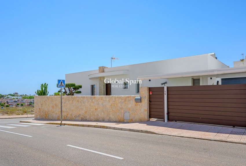 Wederverkoop - VILLA -
LA MARINA