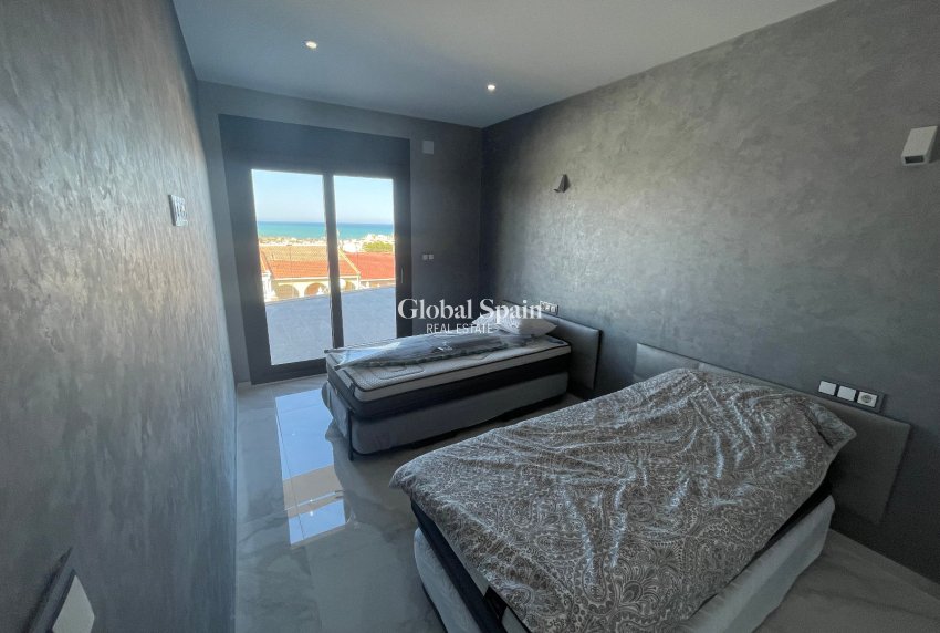 Wederverkoop - VILLA -
LA MATA - Costa Blanca