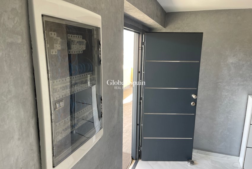 Wederverkoop - VILLA -
LA MATA - Costa Blanca