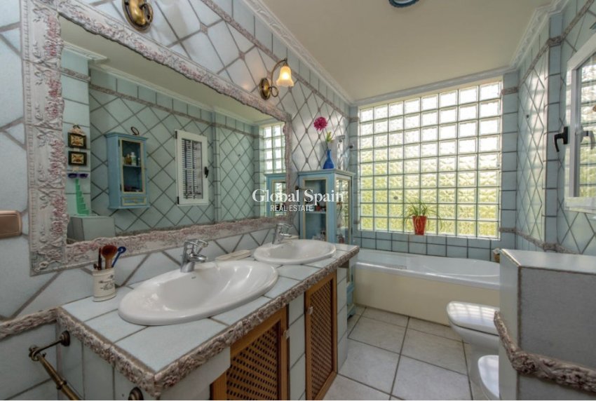 Wederverkoop - VILLA -
LA MATA - Costa Blanca