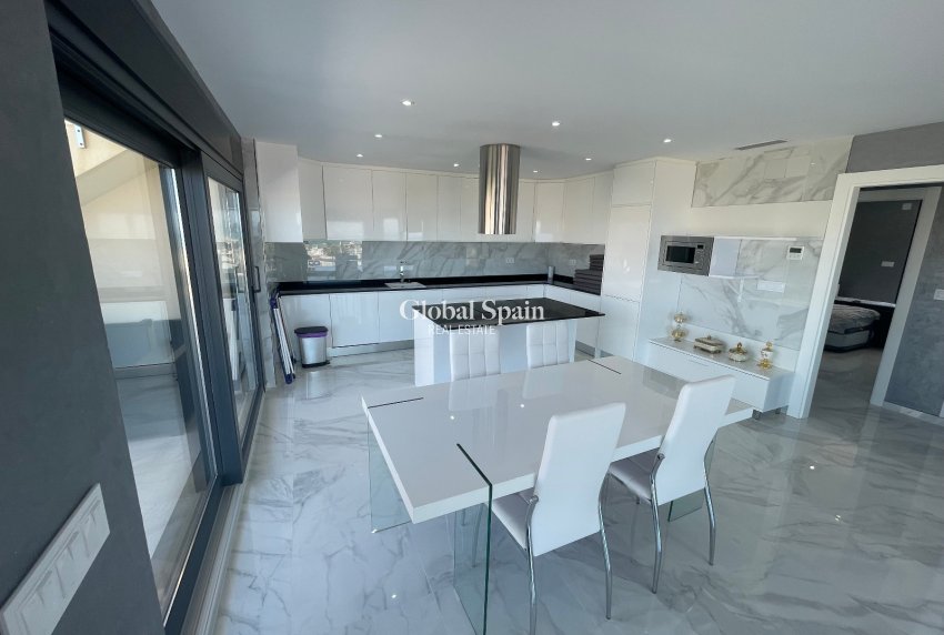 Wederverkoop - VILLA -
LA MATA - Costa Blanca