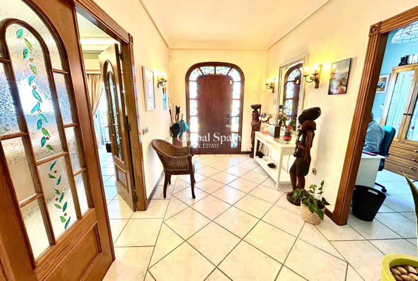 Wederverkoop - VILLA -
LA MATA - Costa Blanca