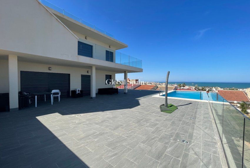 Wederverkoop - VILLA -
LA MATA - Costa Blanca