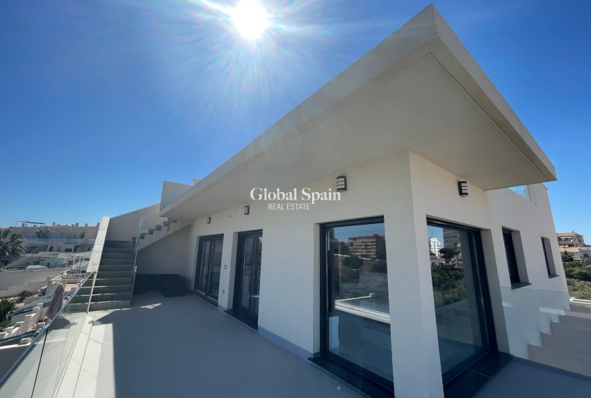 Wederverkoop - VILLA -
LA MATA - Costa Blanca