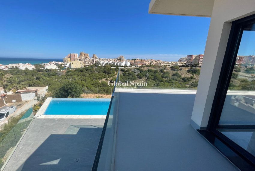 Wederverkoop - VILLA -
LA MATA - Costa Blanca