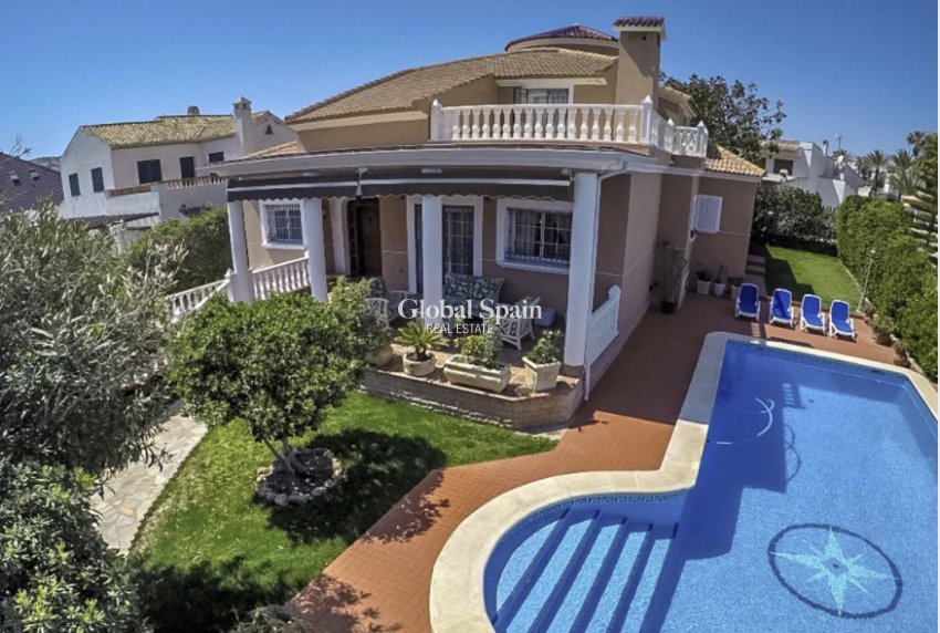Wederverkoop - VILLA -
LA MATA - Costa Blanca