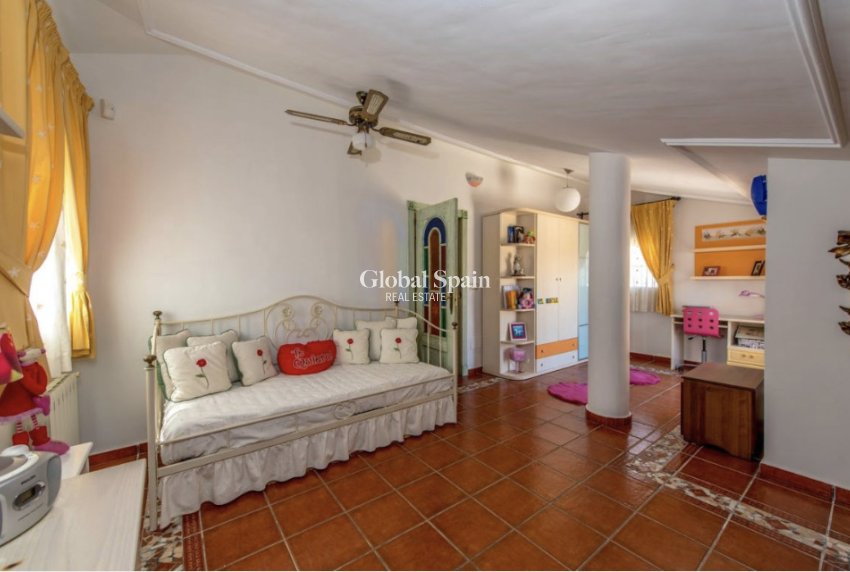 Wederverkoop - VILLA -
LA MATA - Costa Blanca