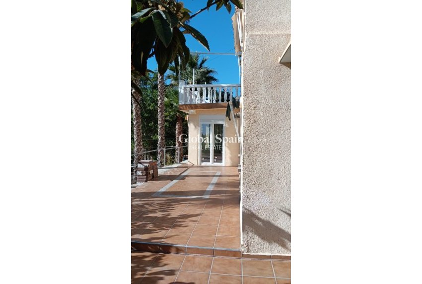 Wederverkoop - VILLA -
LA NUCÍA - Costa Blanca