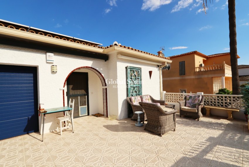 Wederverkoop - VILLA -
LA NUCÍA - Costa Blanca