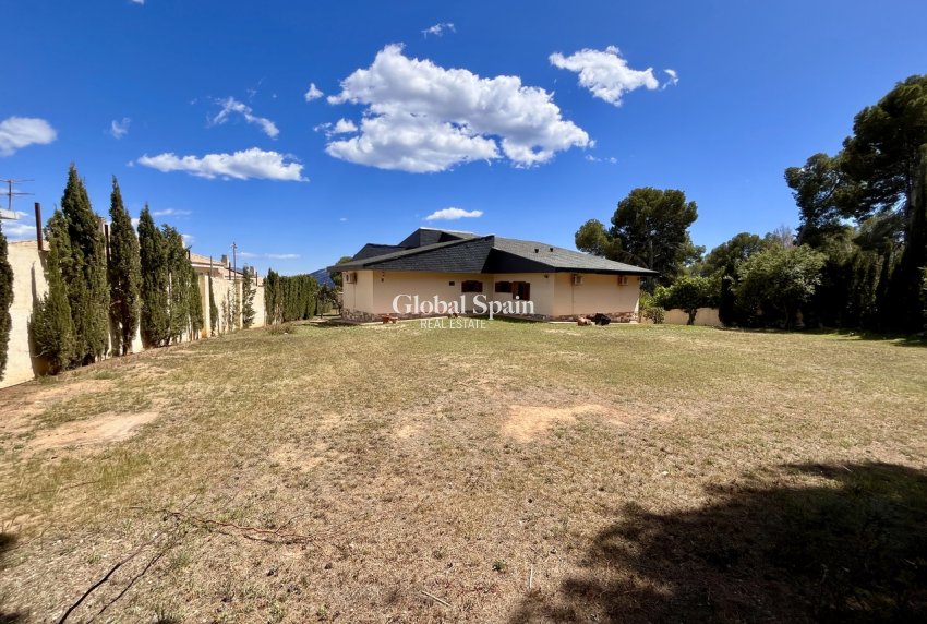 Wederverkoop - VILLA -
LA NUCÍA - Costa Blanca