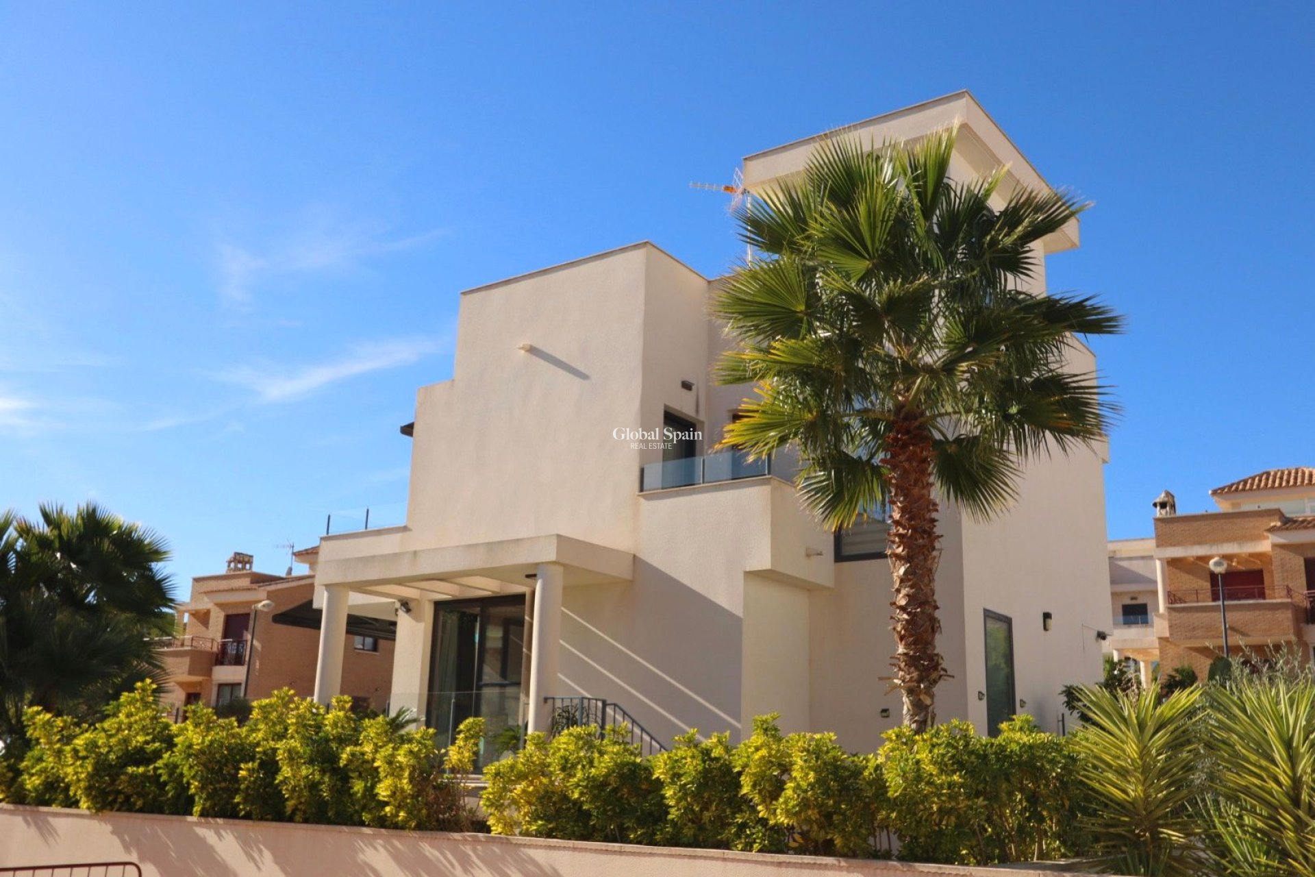 Wederverkoop - VILLA -
LA NUCÍA - Costa Blanca