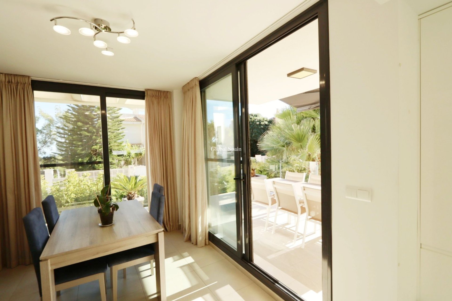 Wederverkoop - VILLA -
LA NUCÍA - Costa Blanca