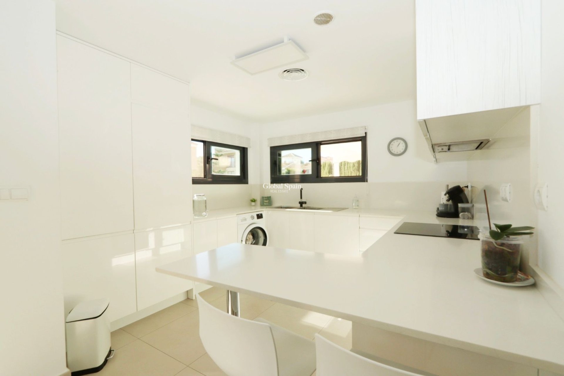 Wederverkoop - VILLA -
LA NUCÍA - Costa Blanca