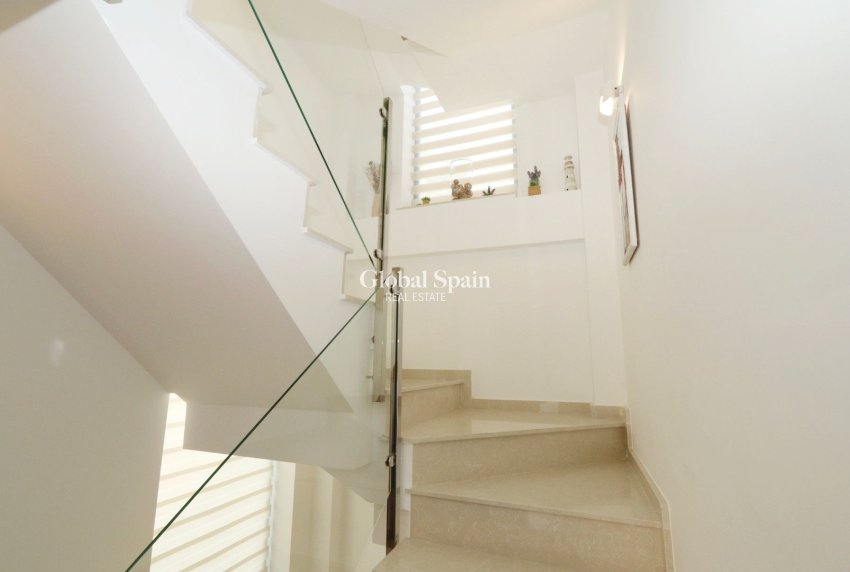 Wederverkoop - VILLA -
LA NUCÍA - Costa Blanca