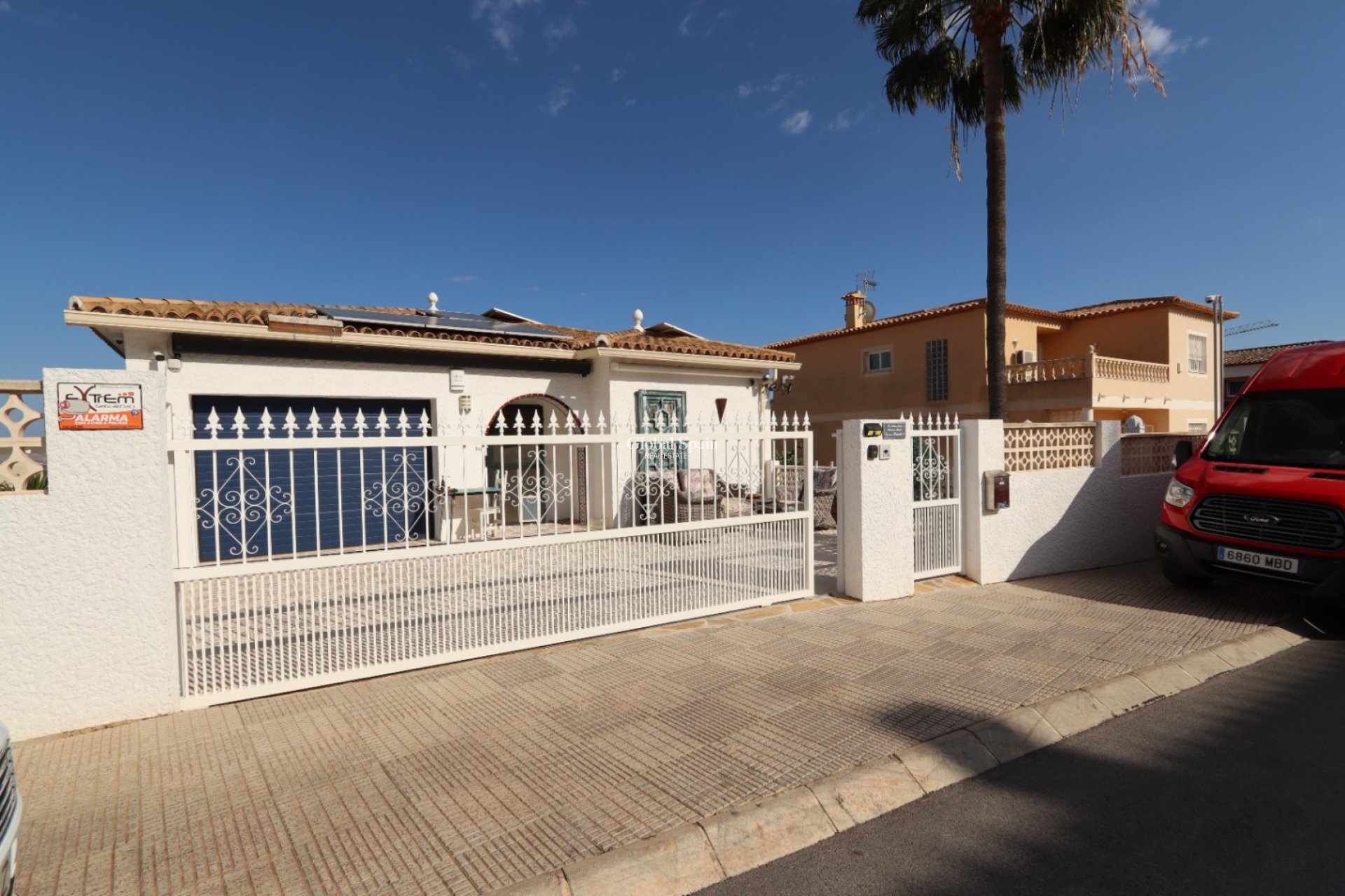 Wederverkoop - VILLA -
LA NUCÍA - Costa Blanca