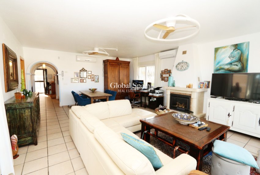 Wederverkoop - VILLA -
LA NUCÍA - Costa Blanca