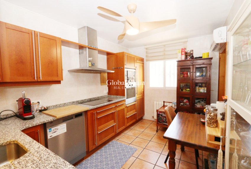 Wederverkoop - VILLA -
LA NUCÍA - Costa Blanca