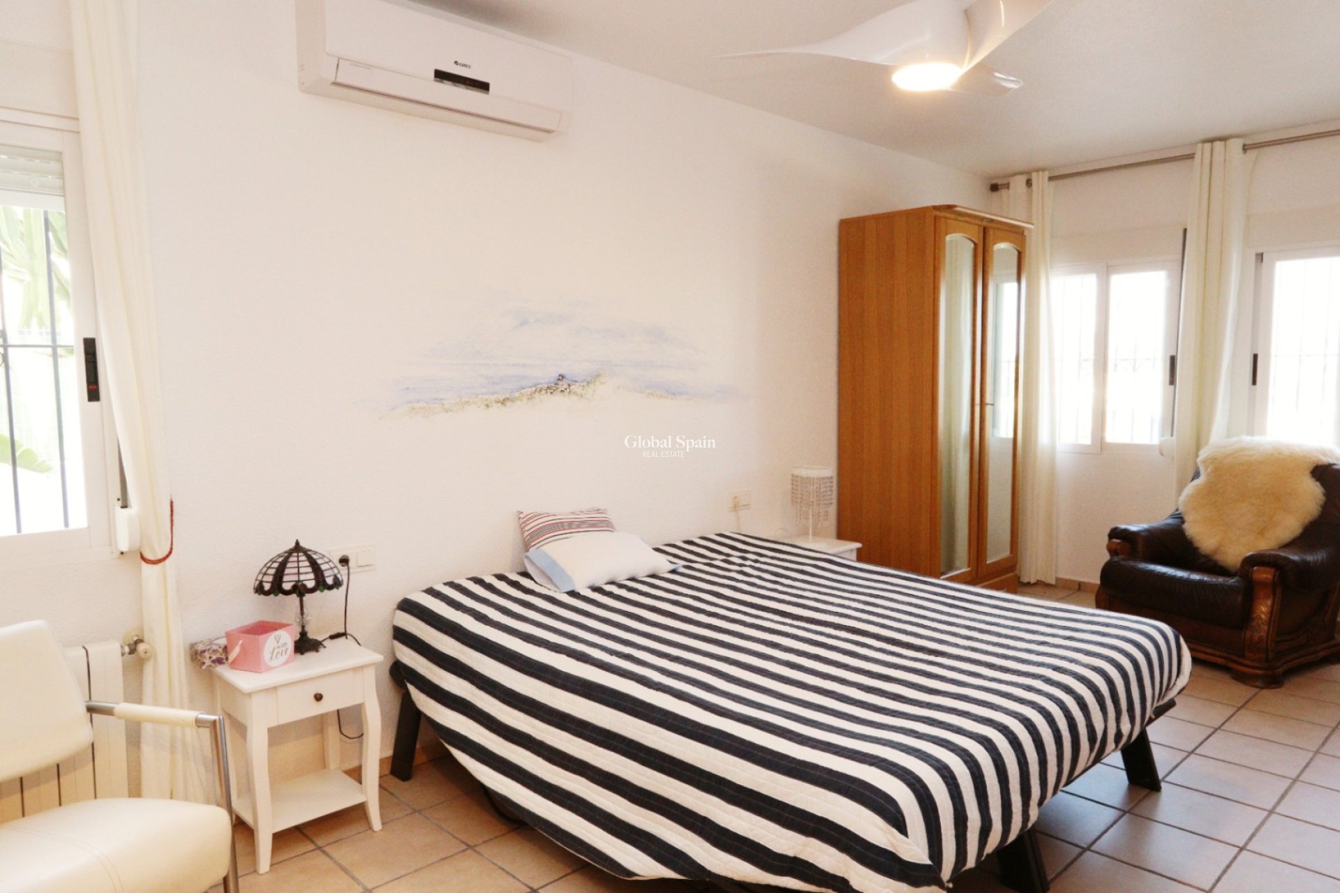 Wederverkoop - VILLA -
LA NUCÍA - Costa Blanca