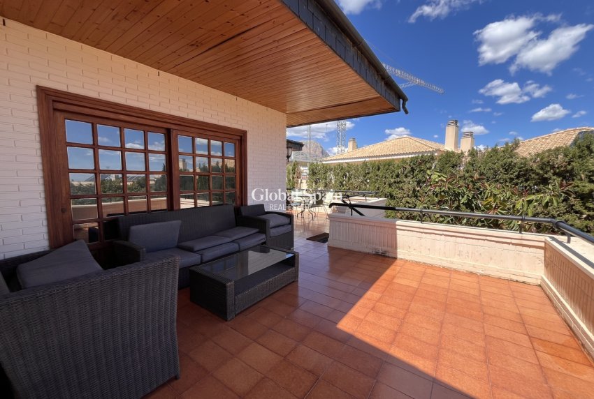 Wederverkoop - VILLA -
LA NUCÍA - Costa Blanca