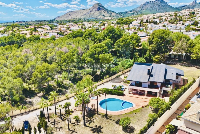 Wederverkoop - VILLA -
LA NUCÍA - Costa Blanca