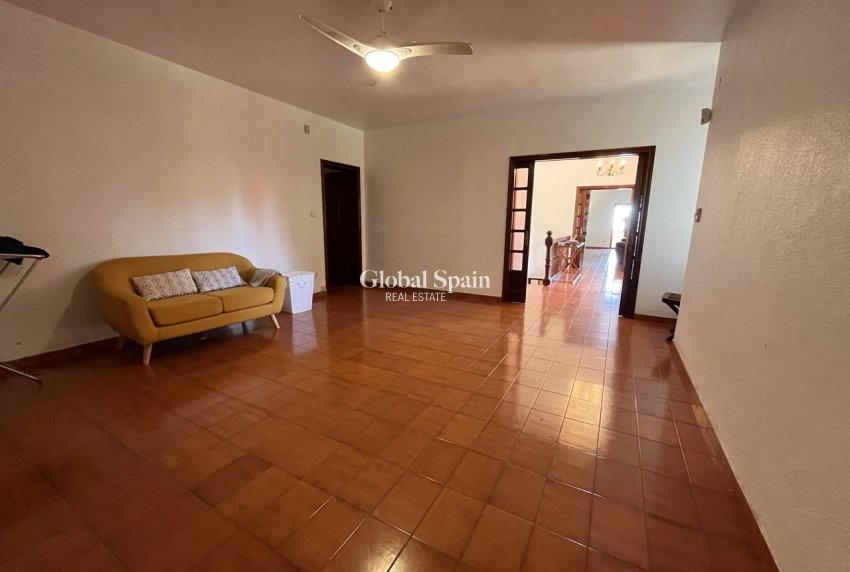 Wederverkoop - VILLA -
LA NUCÍA - Costa Blanca