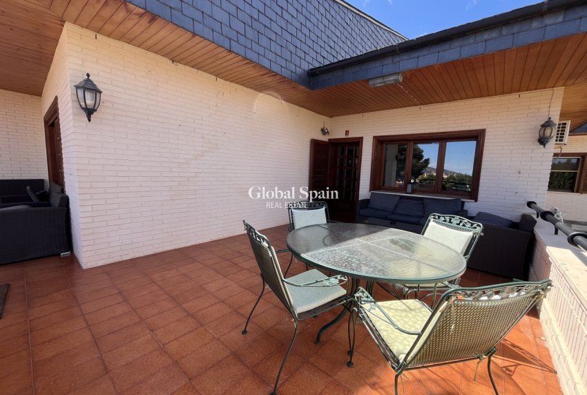 Wederverkoop - VILLA -
LA NUCÍA - Costa Blanca