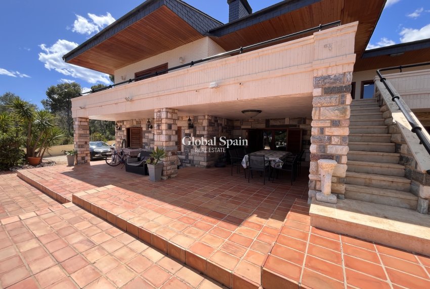 Wederverkoop - VILLA -
LA NUCÍA - Costa Blanca