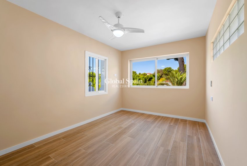 Wederverkoop - Villa -
La Nucía - La nucia