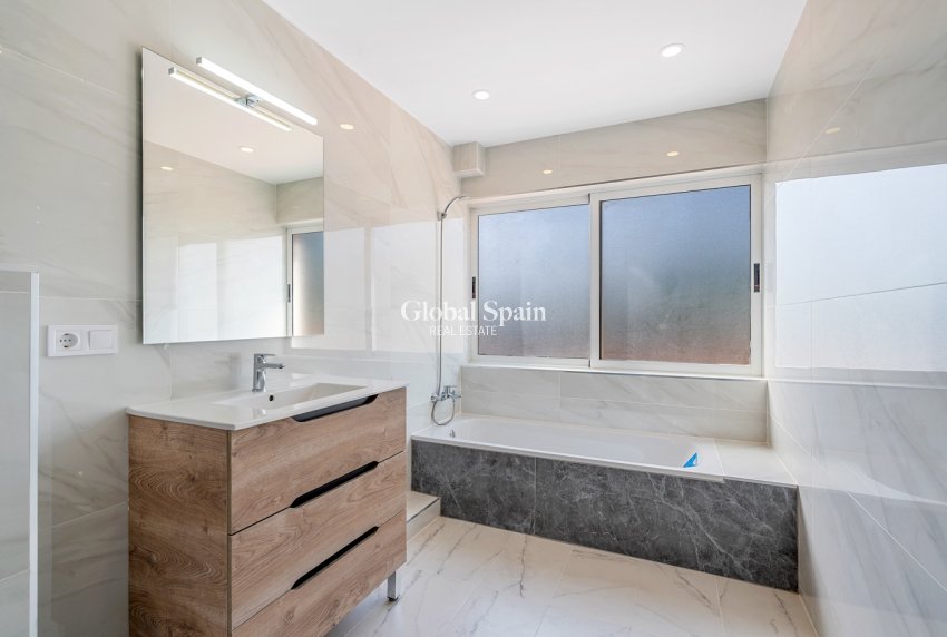 Wederverkoop - Villa -
La Nucía - La nucia